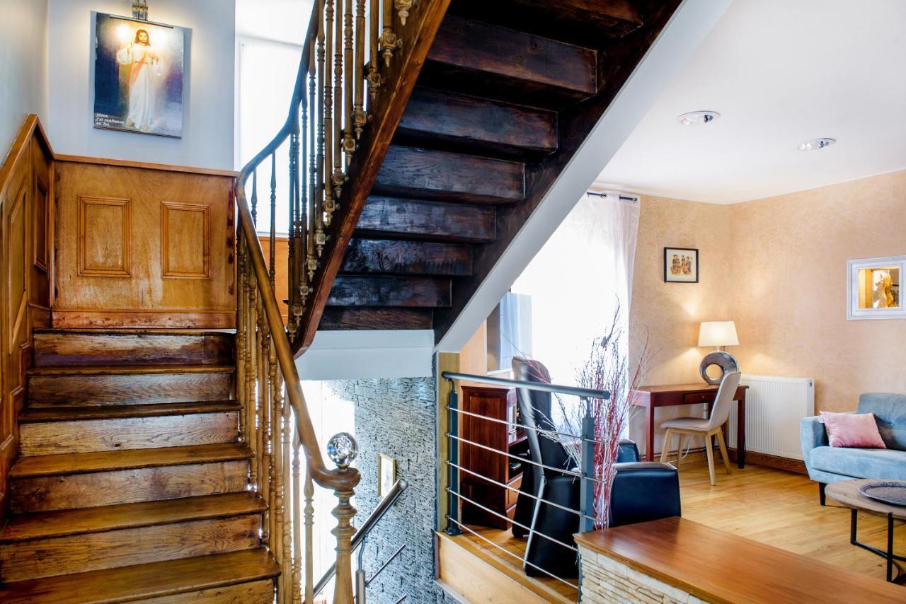 Hotel La Sainte Famille à Lourdes Extérieur photo
